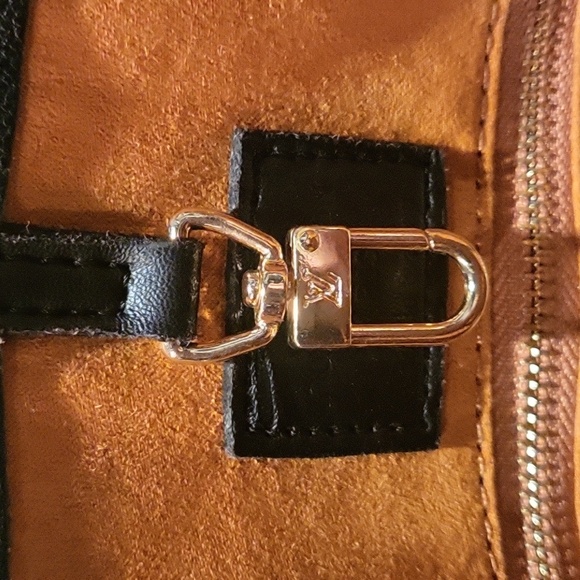 Louis Vuitton tote - Picture 2 of 5